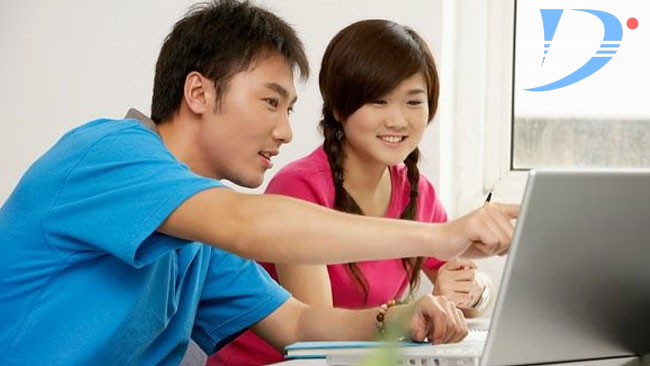 gia sư giỏi dạy học sinh bằng laptop