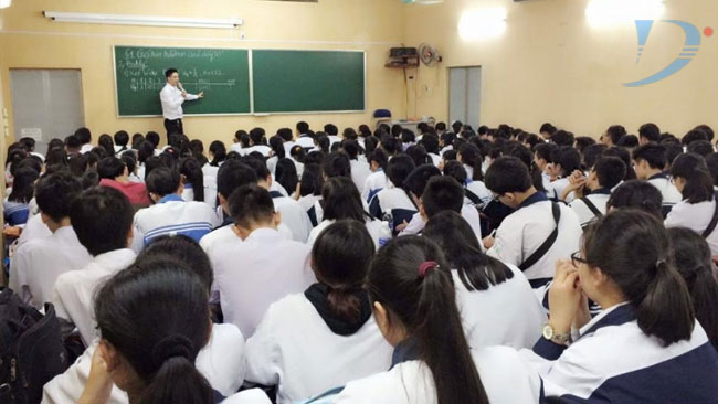 lò luyện thi đông đúc