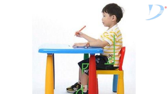 tư thế ngồi học chuẩn cho học sinh